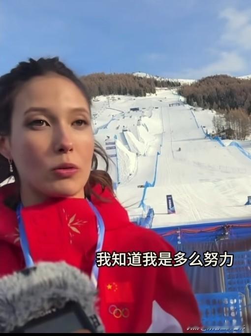 强大的人不在评价中获得价值感。
谷爱玲说：生活里无论是什么事情，一定要去努力。努