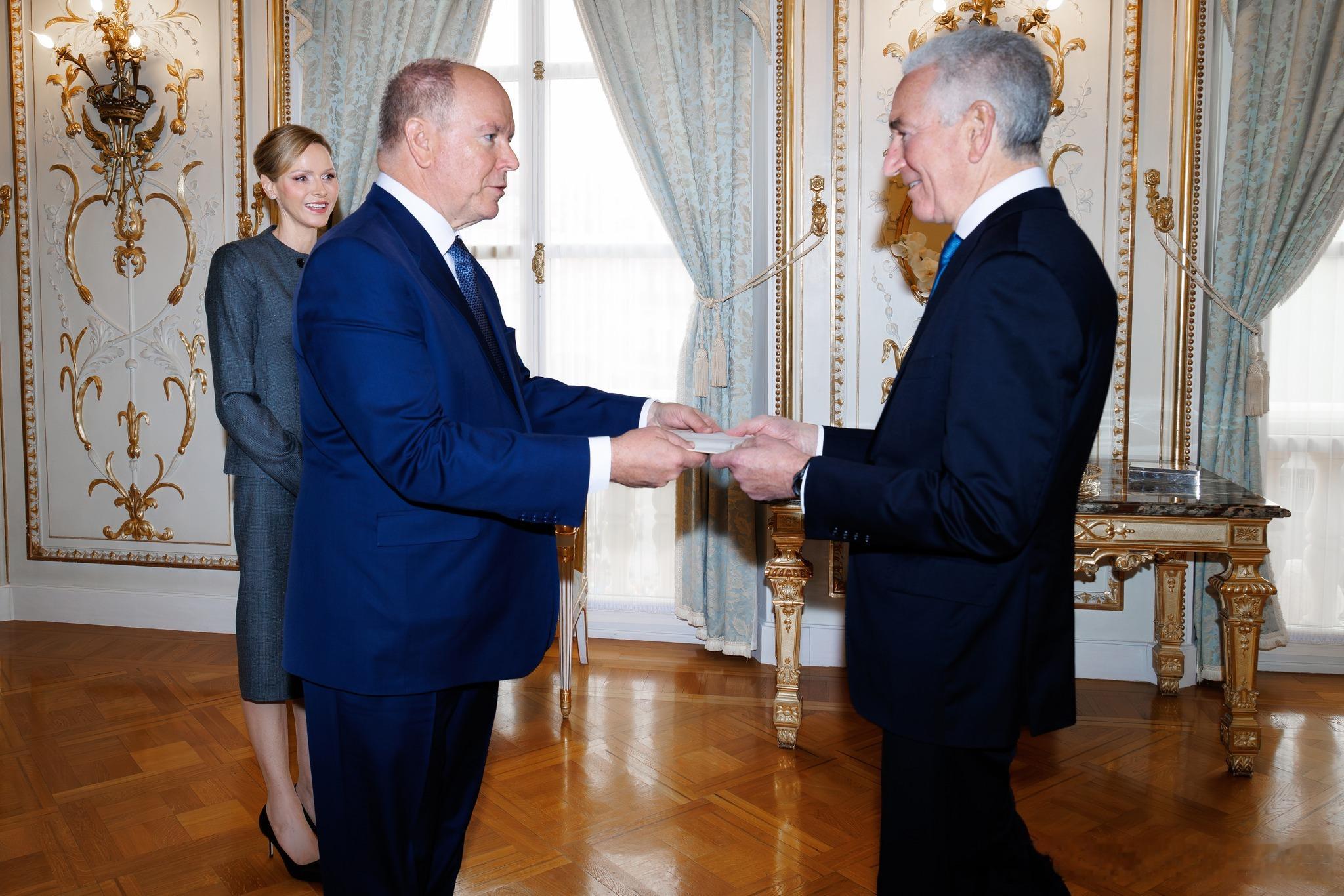 新闻 2025.10.27 摩纳哥亲王夫妇接受新任美国驻摩纳哥大使查尔斯·库什纳