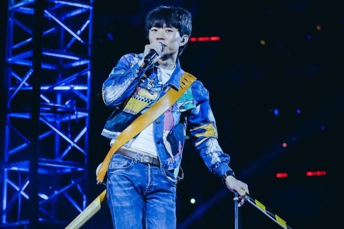 鸟巢8万人见证！赵雷温柔官宣当爸，一幕破防全网
 
9月12日晚，赵雷北京鸟巢“