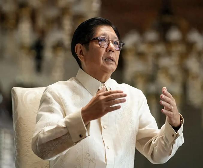 菲律宾要变天了？国防部长突然公开发声，要求政府官员集体辞职，小马科斯难道已经走到