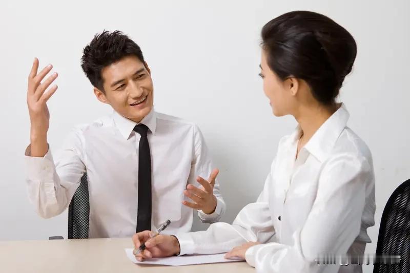 如何向上级提出自己的看法想法这事儿不难办哈。你可以先找个他不忙的时候，礼貌地跟他