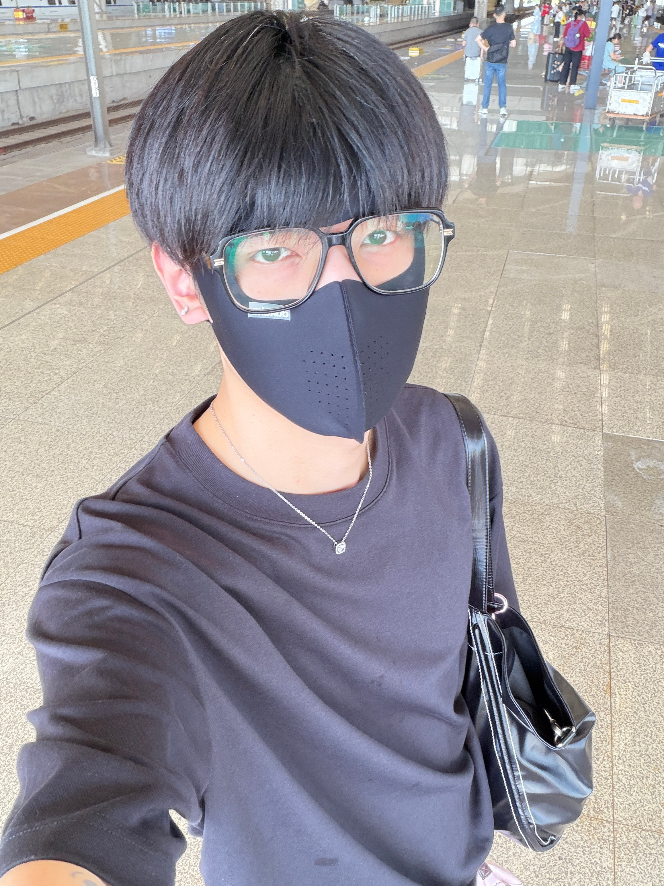 今天超级热 