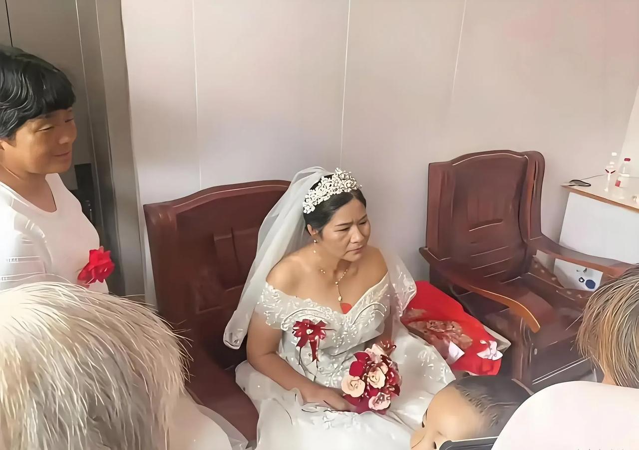 大家猜猜新娘芳龄几何？