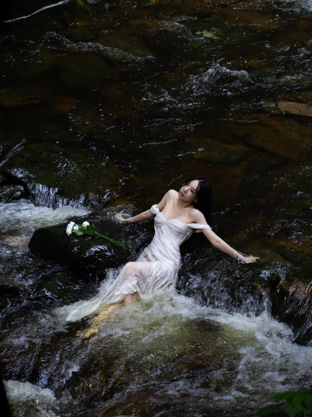 溪流是我的裙摆