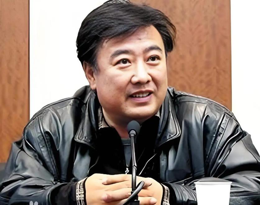 1997年，一男主角拍了70%的戏，以为拿捏住了剧组，当场罢演要加钱。导演陈国军