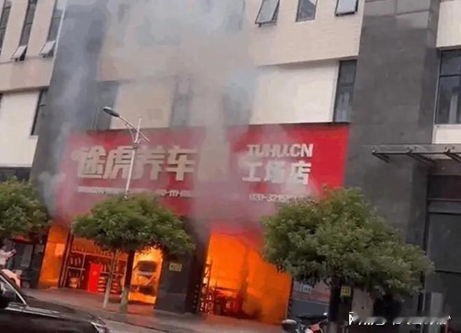 奔驰EQ已成杂牌电动车！广州一奔驰EQ再自燃！维修店变火场！最近，广州增城发生了
