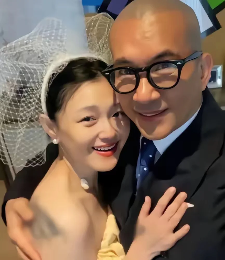 大S具俊晔情侣纹身曝光，我却笑死在评论区