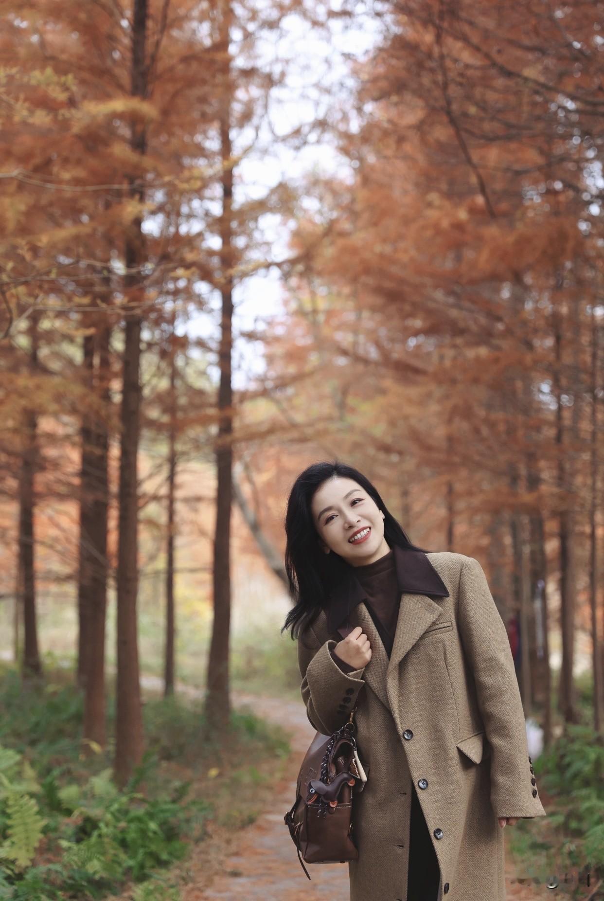 人迷茫的时候该干什么迷茫时别躺着瞎想，做点小事。可以读书，像读《远见》规划职业，