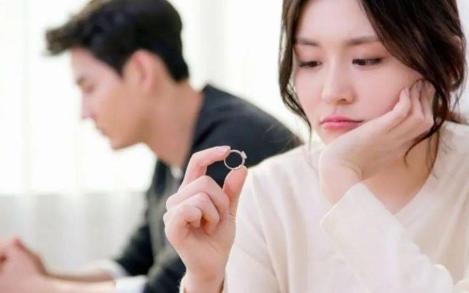 曾几何时，“男主外、女主内”是许多家庭默认的剧本，仿佛天然的分工，各司其职，就能