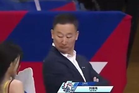 被啦啦队美女碰一下，刘维伟花了四万块？这几天网上不少人在传这个桥段，传得沸沸扬扬