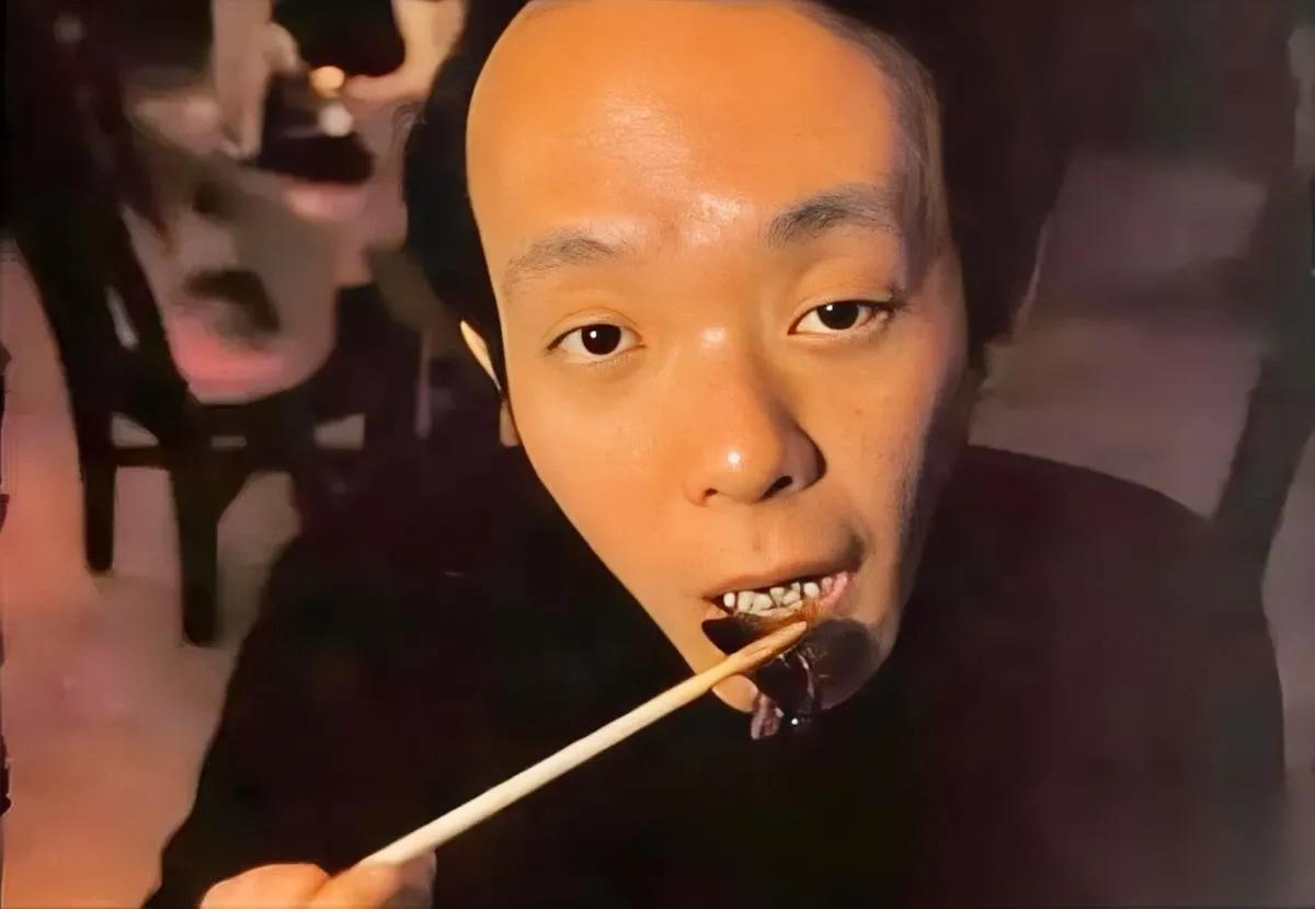 日本竟有食人魔成明星？

佐川一政留学时杀女同学，

分尸生吃、宣泄兽欲，恶行滔