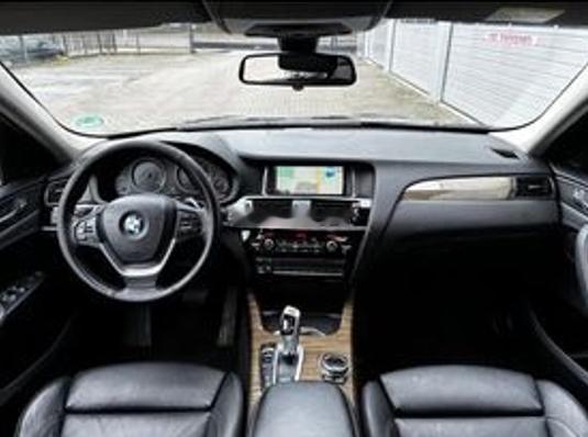 西班牙X4，这是2015年上的牌，柴油自动挡四驱，跑了21.3万公里，此车要价两