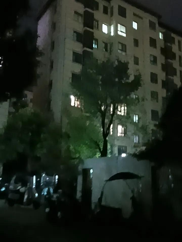 有的，比较胖的中年人！作息生活不好，就会出问题