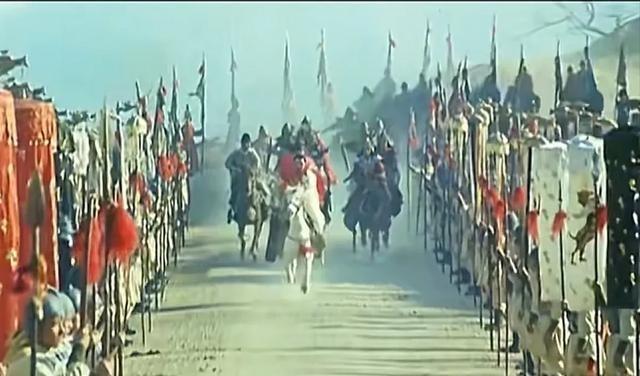 晚唐藩镇武夫治理地方非常简单粗暴，春天让百姓赶紧种地，夏天就派牙兵下乡到各州各县