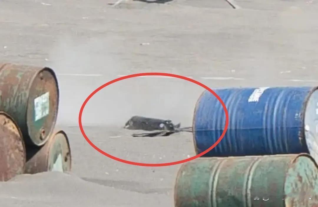 5秒，就5秒。台军“台版弹簧刀”劲蜂一型攻击无人机，刚离开发射筒，转个弯就一头栽