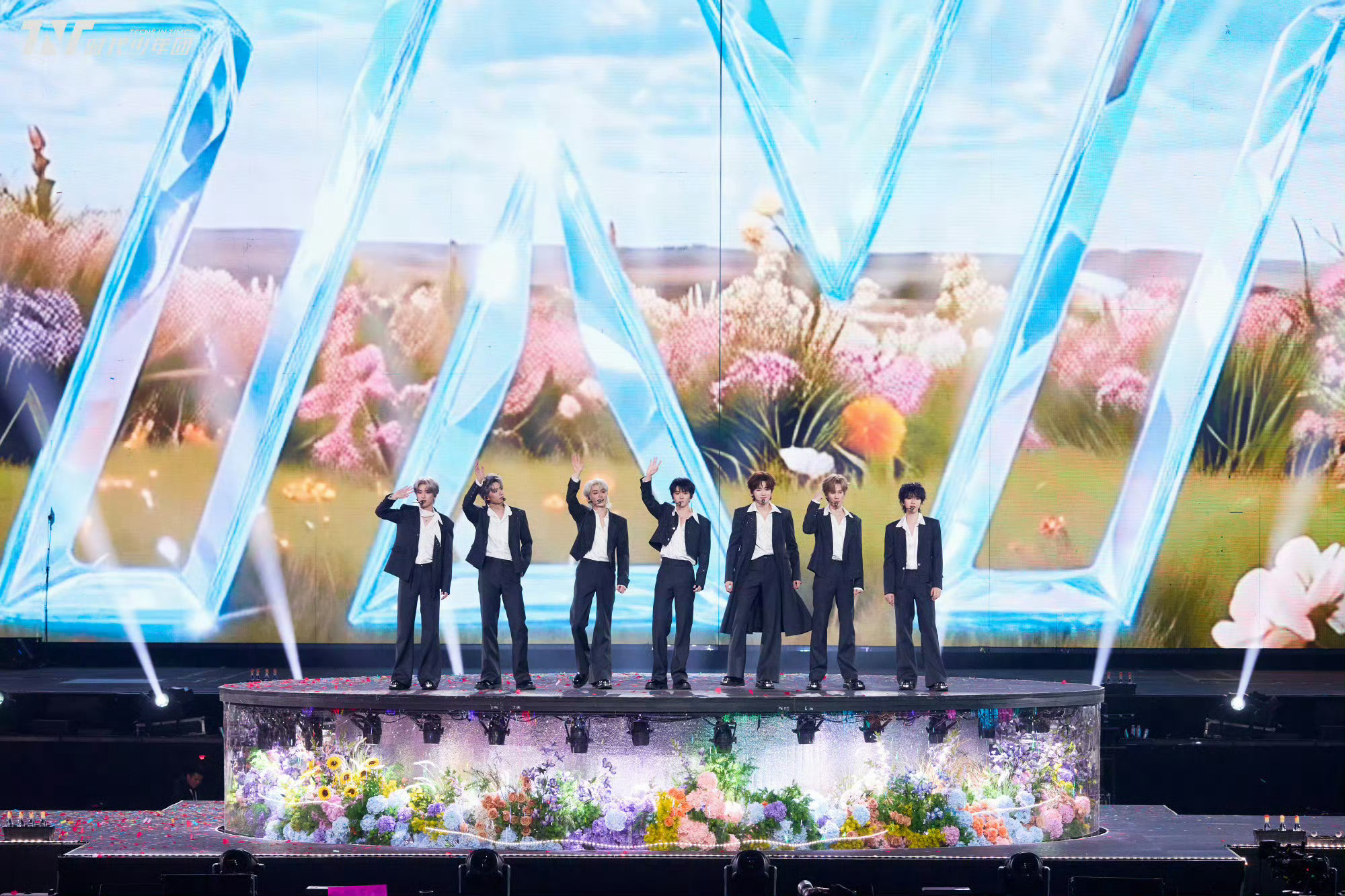 高会官宣时代少年团广州演唱会时代峰峻高会开屏官宣！时代少年团「加冠」广州演唱会要