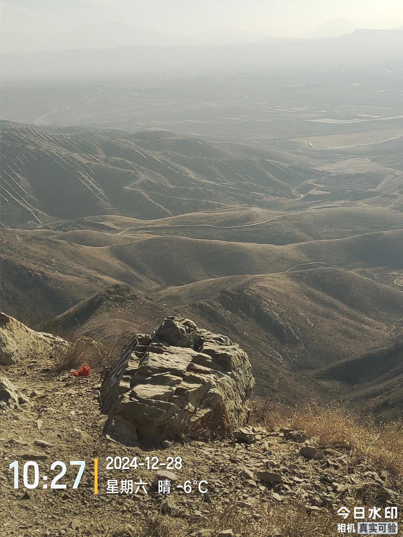 登高望远，感受大自然的壮丽与宁静。🌄🏔️2024，12，28最后一次爬宣化北