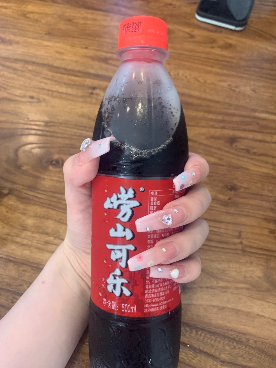看到热搜后赶紧翻了翻相册当时去青岛玩特地买来打卡的，只能说有股很健康的味道，但不