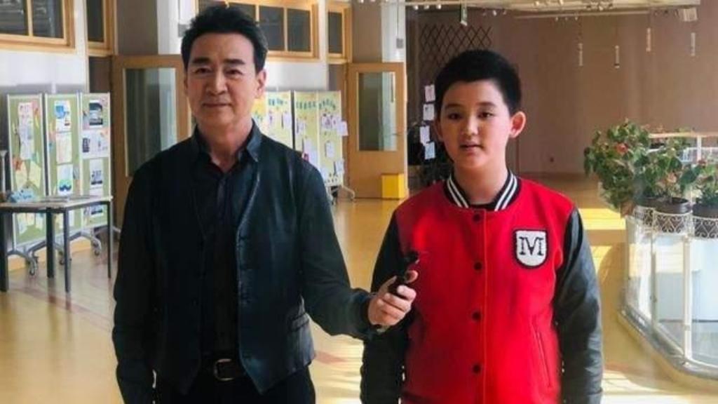 你知道吗？老戏骨寇振海18岁的儿子寇家宝，成功考入全球顶尖名校英国帝国理工学院，