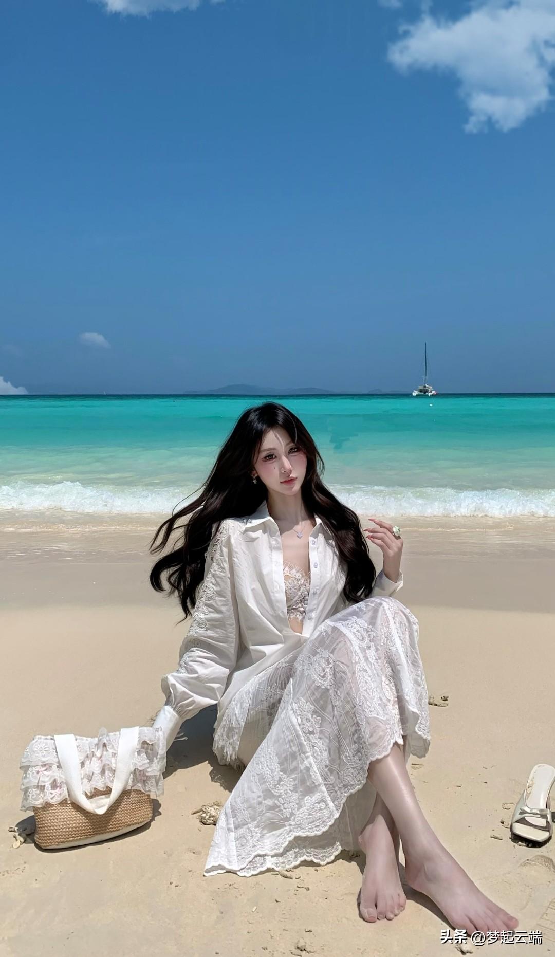 沙滩上的优雅白裙，海风轻拂，浪漫时光。