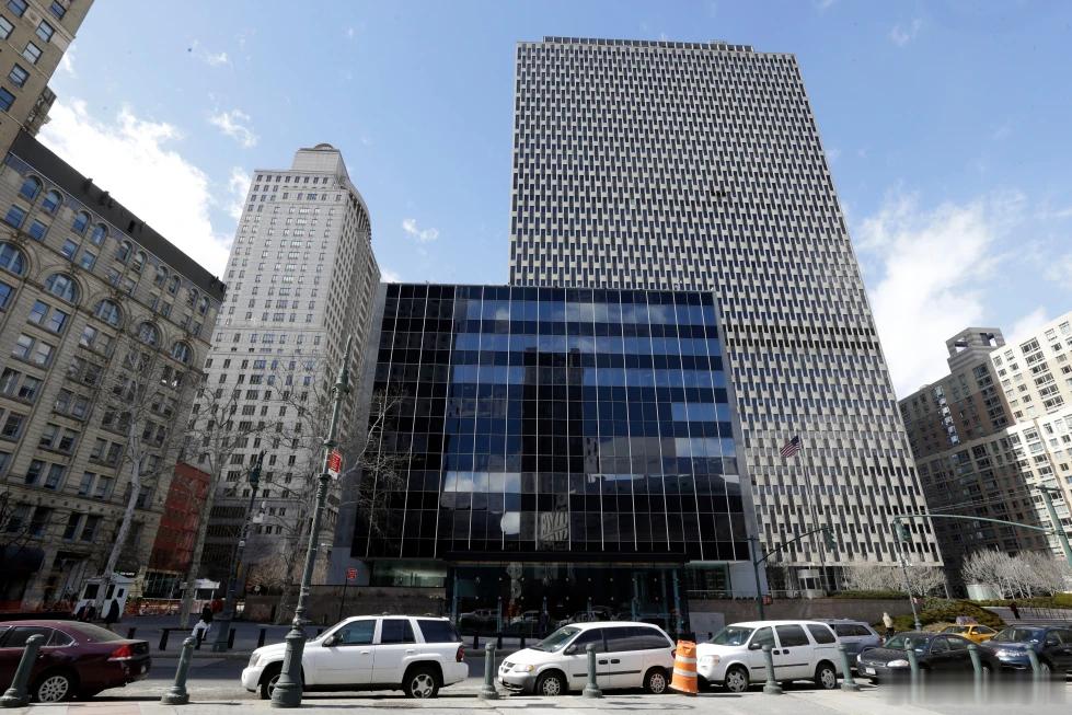【小企业就特朗普新出台的全面关税政策提起诉讼】（美联社）——特朗普的关税政策再次