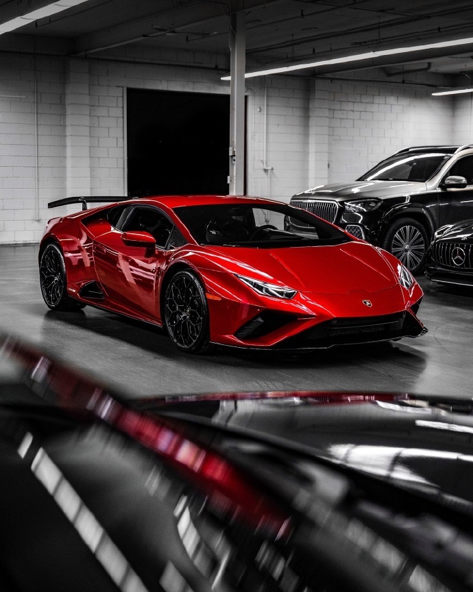 兰博基尼 Huracan EVO RWD 玫瑰红维克跑车。 ​​​
