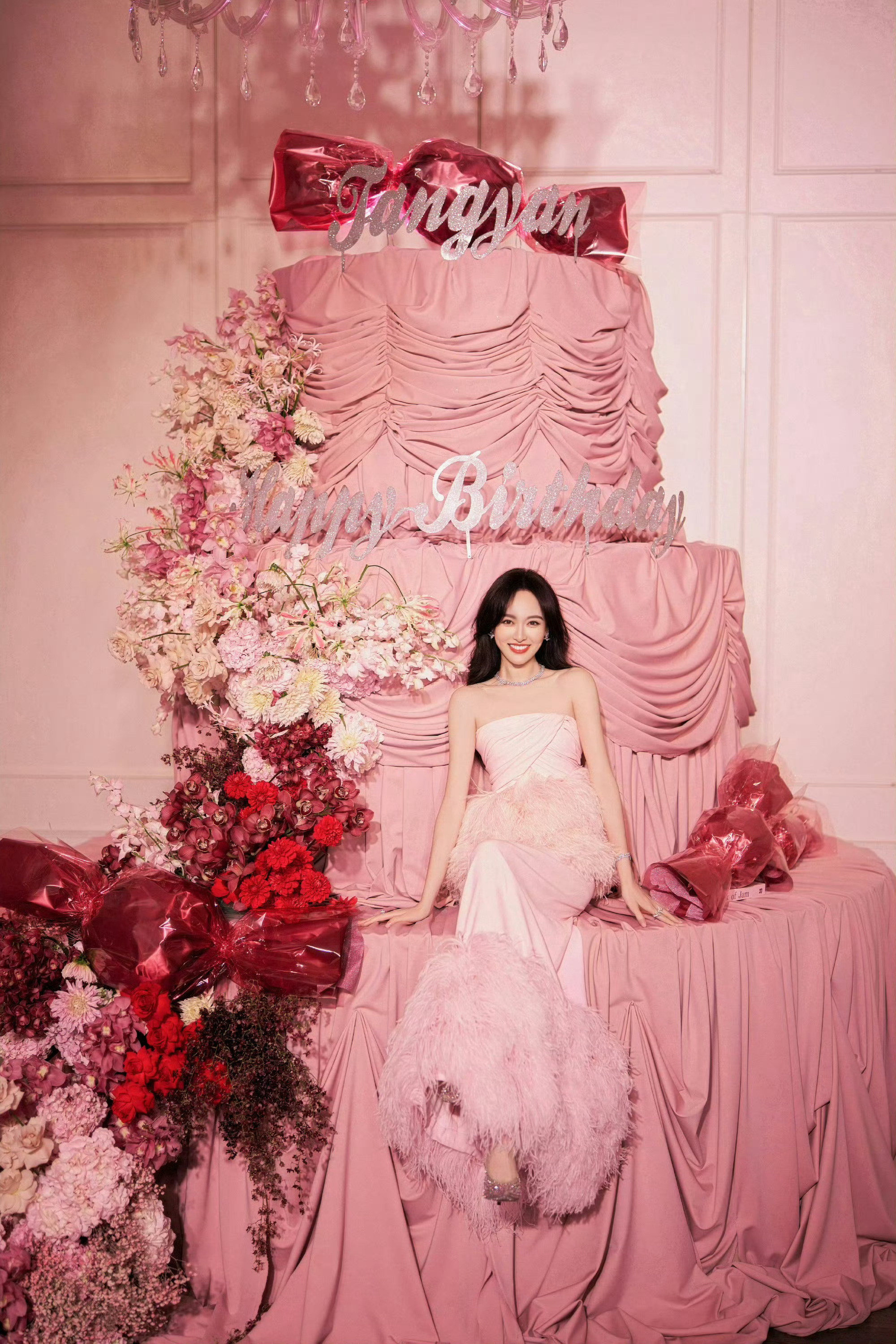 迎来41岁生日🎂的，身穿Giambattista Valli 2024秋冬高定
