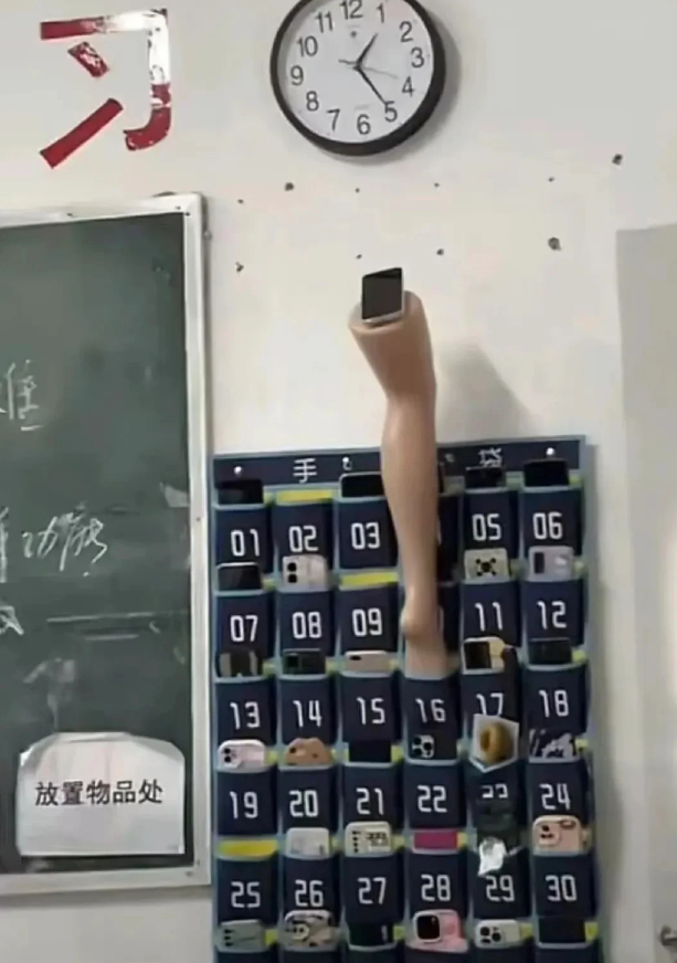 怎么越丑的东西越火 一般丑的东西可能有点嫌弃，但是丑到极致的东西那必须高看一眼 