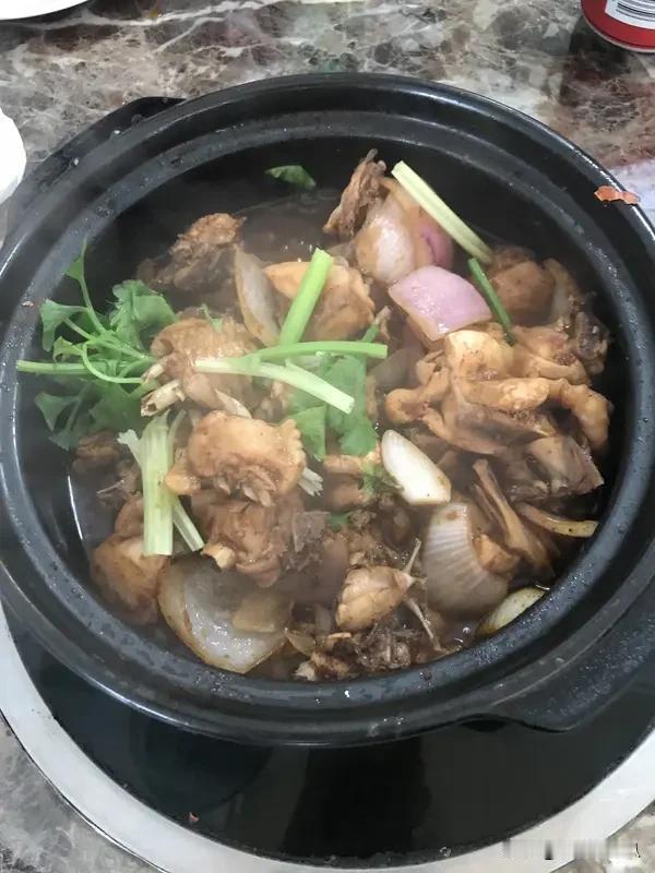 一口鸡煲竟藏这般“秘密”，莫氏鸡煲背后的惊人真相！
在美食的江湖里，总有一些独特