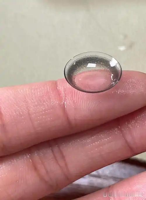 年销40亿片，隐形眼镜制造流程曝光，难怪不能天天佩戴..
 
回望百年前的隐形眼