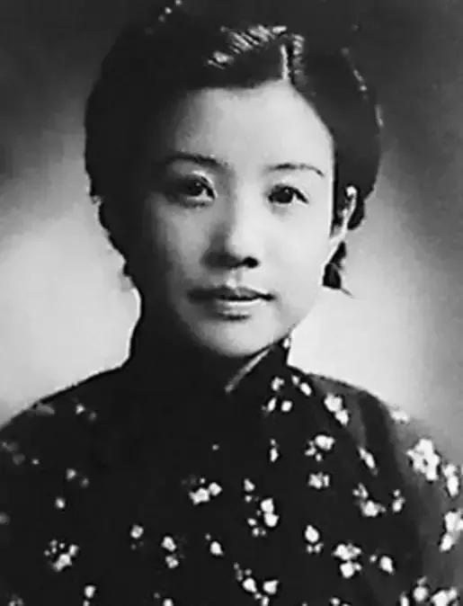 “桂生姐，如果大哥非要娶露兰春不可，那你真的要跟大哥离婚？”黄金荣和林桂生做了2