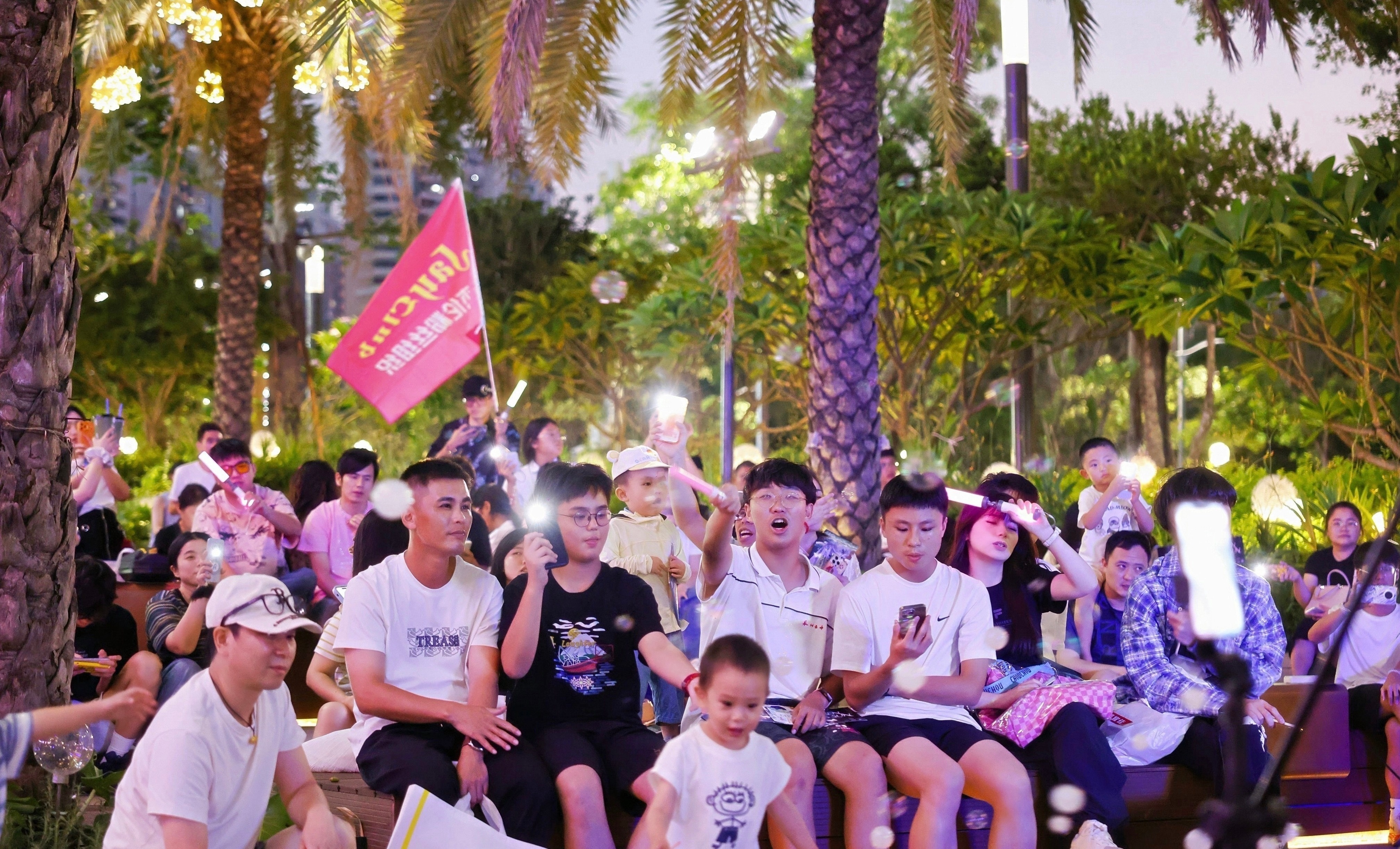 【JayClub福建歌迷会·泉州杰迷音乐会大合影】当全场熟悉的旋律响起，几百位杰