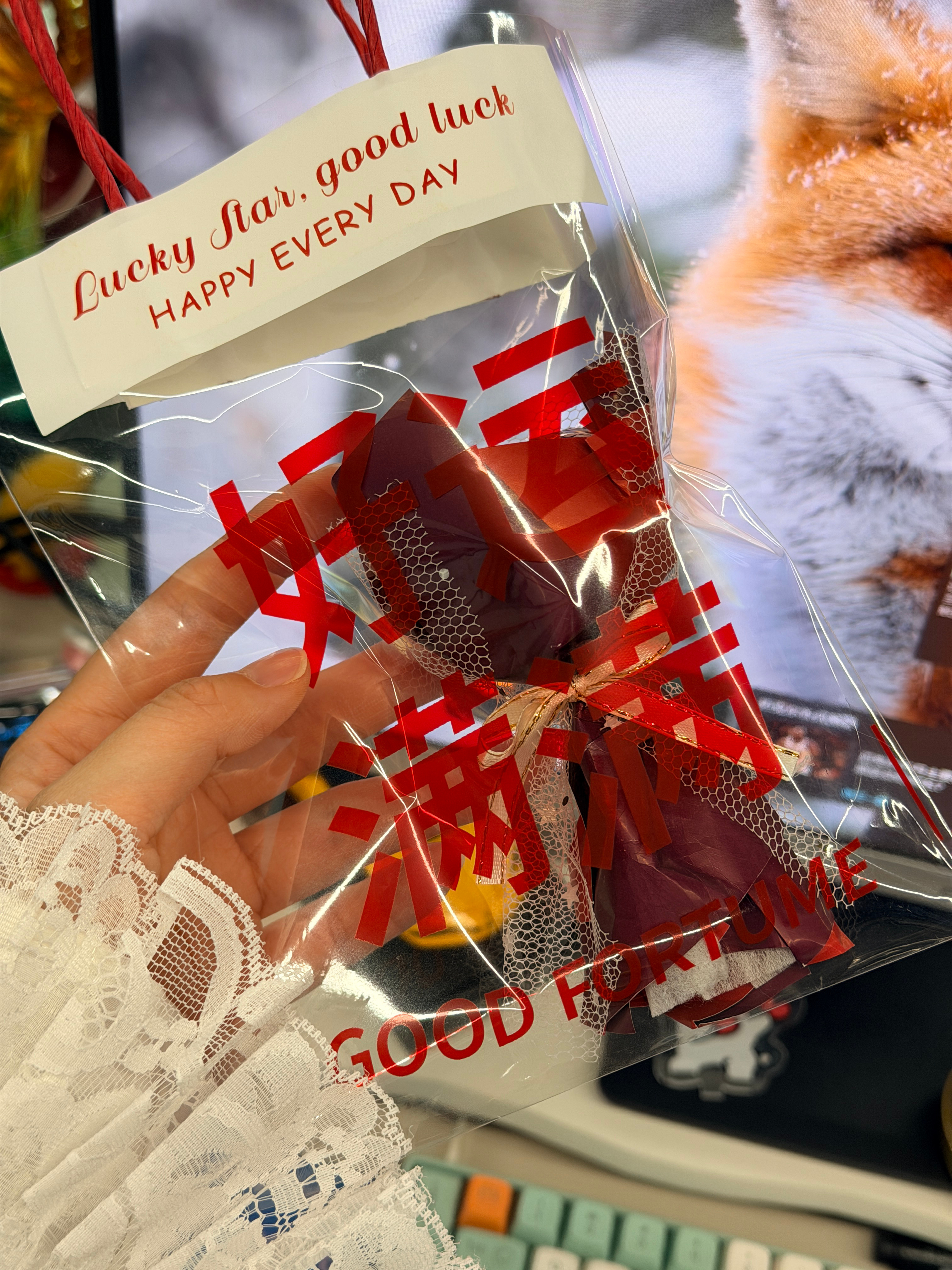 我们公司的物业还挺会~已经开始收三八的礼物了 