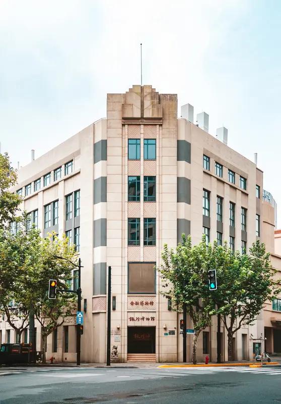 银行批量直售房产能不能盘活资产，这事还真不好说。现在多家银行，像农行、建行、交行