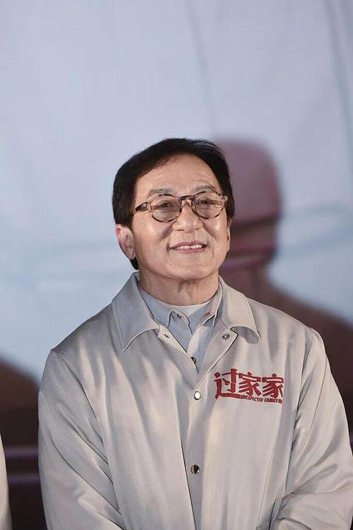 从影六十余载，我始终坚信，演员的使命不止于银幕光影。一身伤病是敬业的勋章，拒绝丑