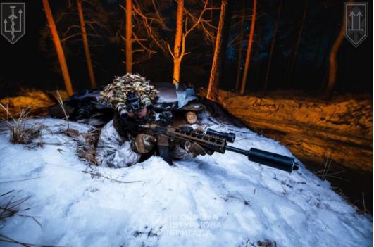 图文：俄军士兵在上阵地前服用神秘粉红色药物后不会感到恐惧疼痛疲劳

乌军排长Te