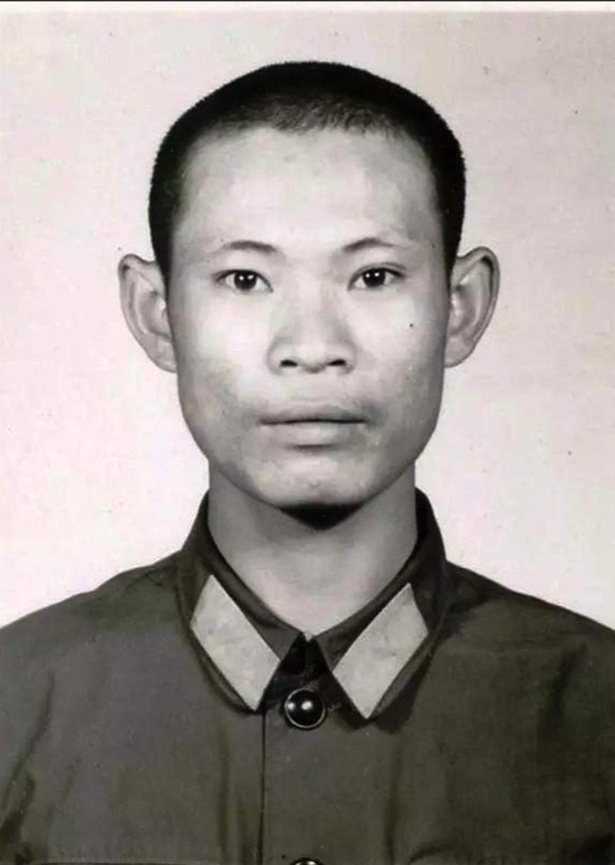 1982年，部队提拔杨国跃当班长，他死活不当。但两年后，在老山战场上，他却抢着当