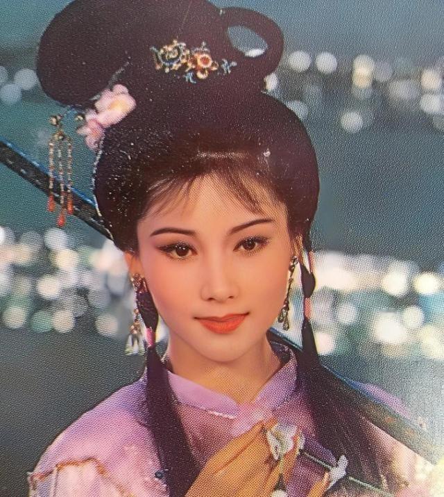 导演，郭宝昌说，何赛飞这个人，心直口快，啥都敢说，拍大宅门，我要求严格，她憋了一