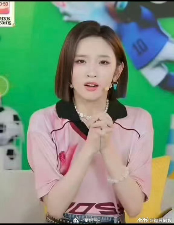 唐艺昕解说团出道本以为是颜值客串，结果开口超惊喜！温柔清甜的嗓音娓娓道来赛事，养