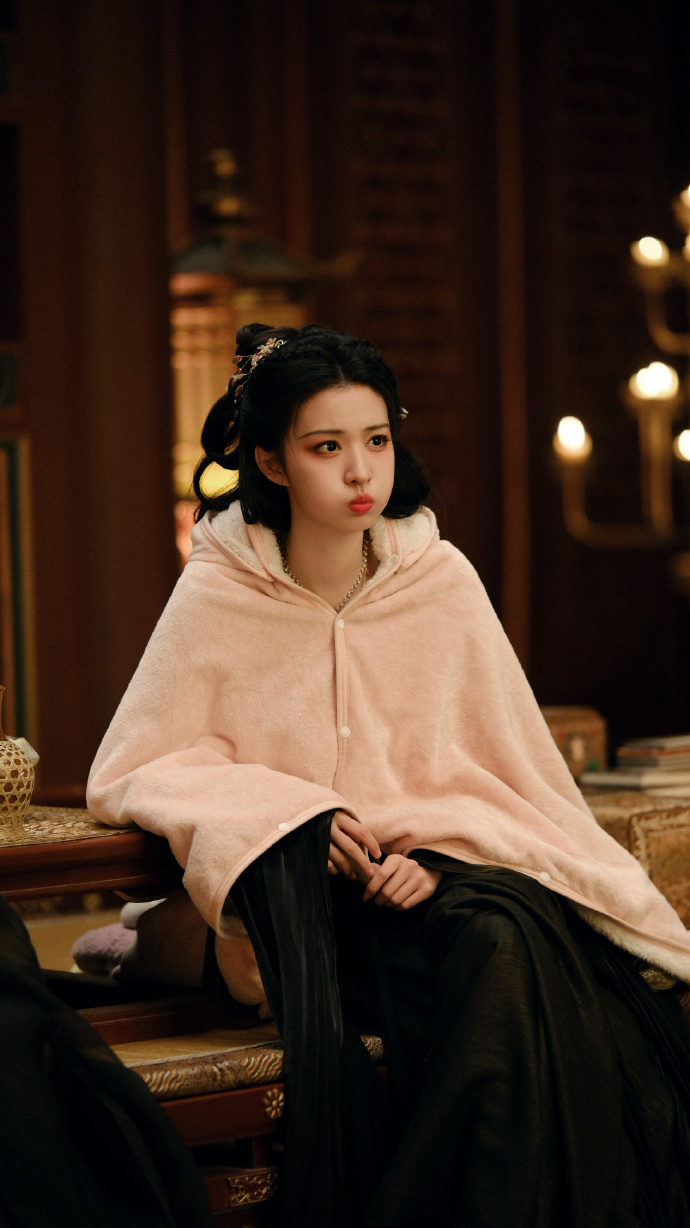 王楚然嘟嘴照 王楚然嘟嘴照，咱就是说这个庾晚音萌成啥了，脸颊鼓鼓的小可爱~ 