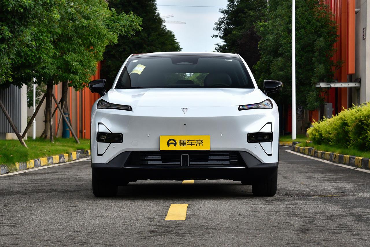 紧凑型SUV，轴距比CR-V还长，这车后排真能跷二郎腿？
上周借了朋友刚提的20