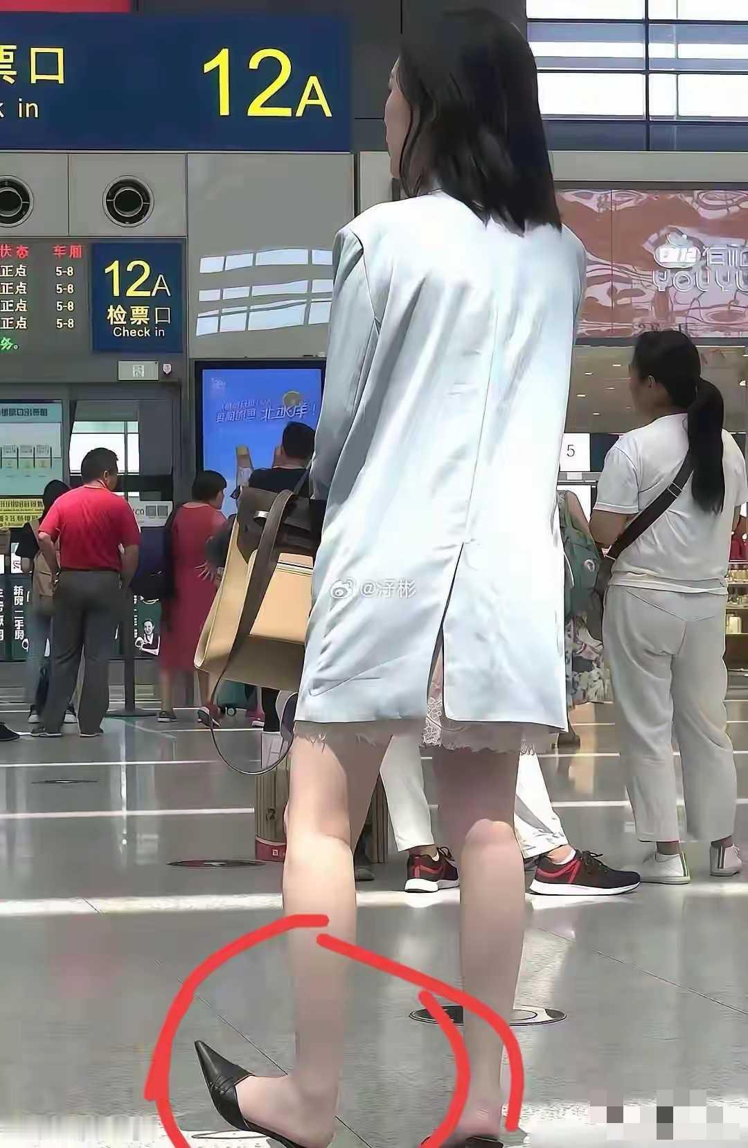 这种没带子的高跟鞋走起来不会掉吗