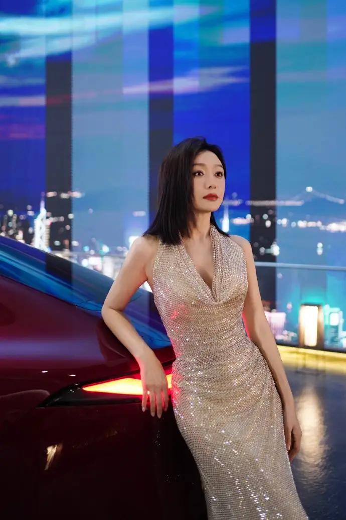 比亚迪出击，海豹08王炸。
中大型轿跑，30万内全能。
20万内无敌，百万级体验