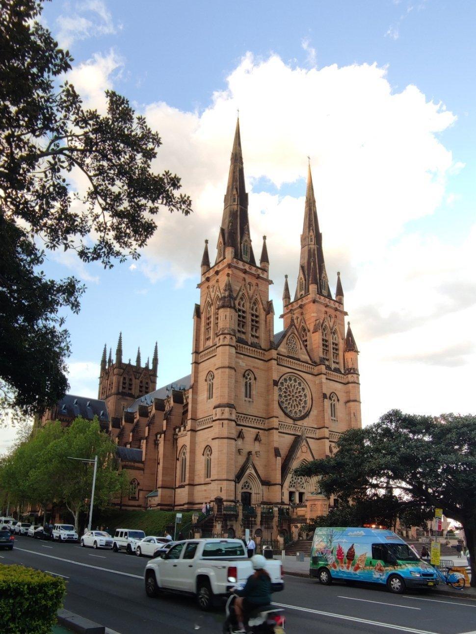 St. Mary's Catheral 圣母大教堂，刚朋友说在办婚礼，我到了还是