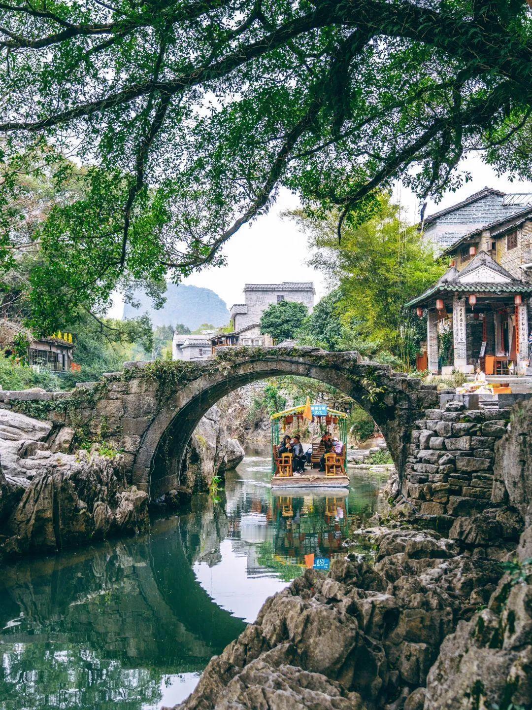 广西“5”大古镇:

1、丹洲古镇——位于柳州市

2、黄姚古镇——位于贺州市