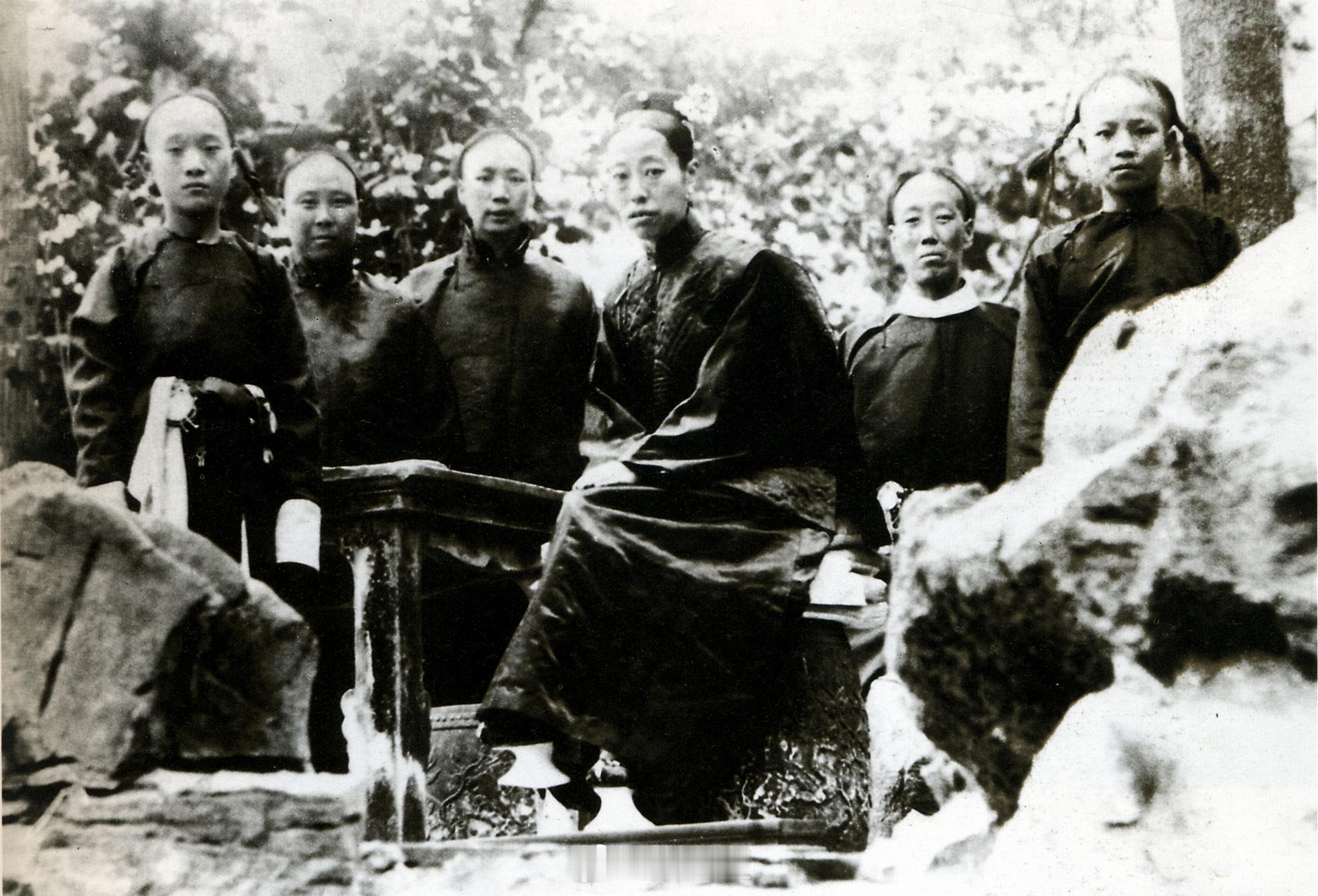 1913年2月22日（农历正月十七日），隆裕皇太后去世了。在皇宫里剩下了四位太妃
