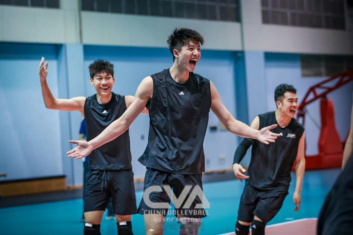 排协公布中国男排训练图，给中国男排 加油 排球中国男排