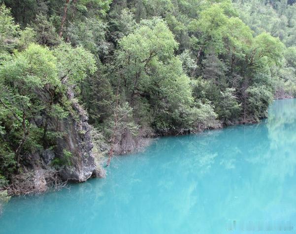 【天祝三峡】天祝三峡即朱岔峡、金沙峡、先明峡，是主要旅游观光的风景区，并在199