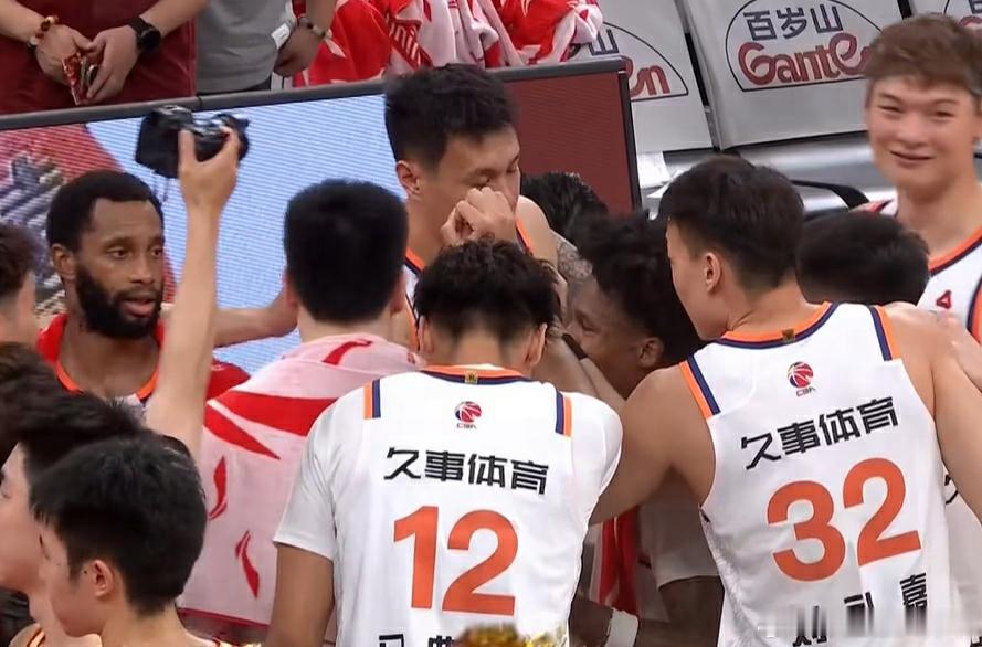 广厦男篮vs上海男篮上海33分大胜广厦3-0夺冠军点 古德温28+10张镇麟23