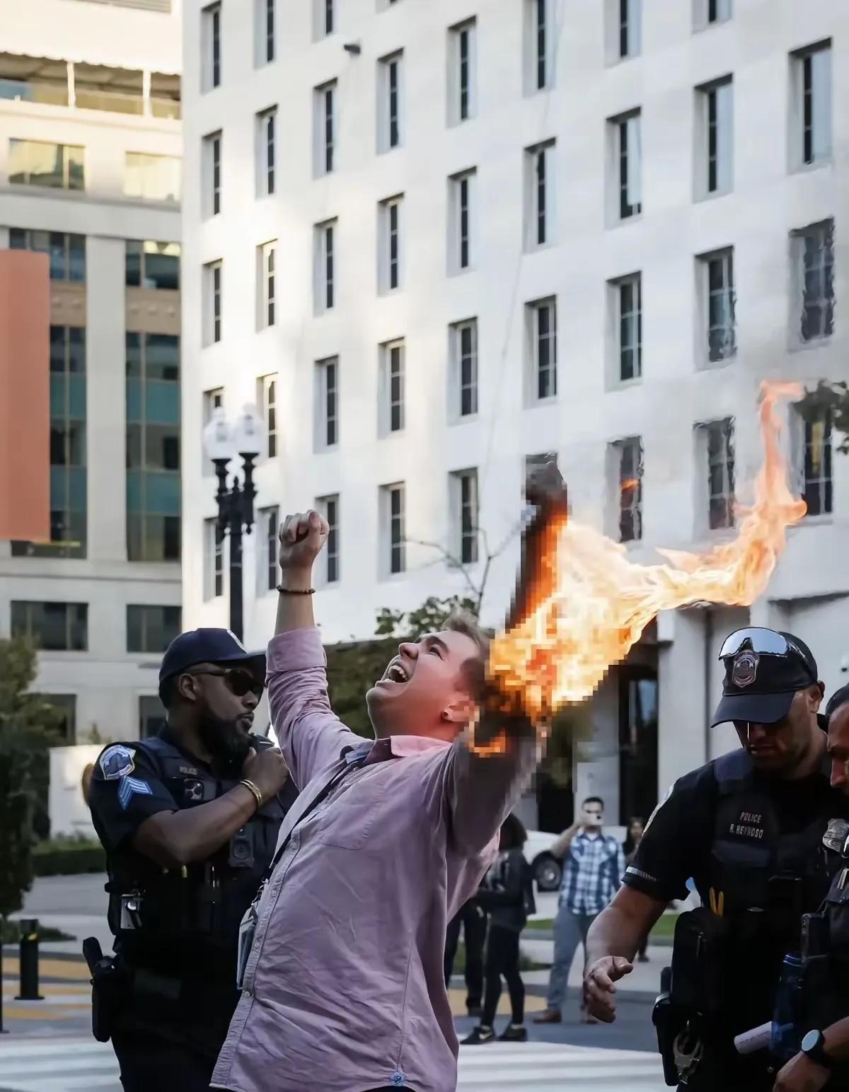 他们不敢讲真话，心中充满愤怒。美国人犯下的罪行，连他们自己都看不下去。美国记者如